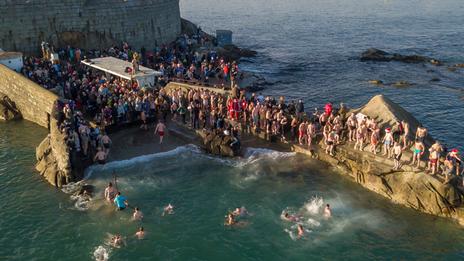 Les traditions des fêtes liées à l’eau et à la mer