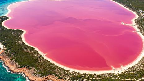 Pourquoi certains lacs et rivières sont naturellement colorés ?