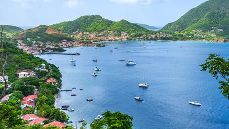 Baie des Saintes : mouillage d’exception dans l’une des plus belles anses des Antilles