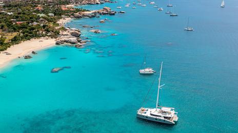 Naviguer au soleil quand l’Europe grelotte : 5 destinations idéales pour une première croisière hivernale