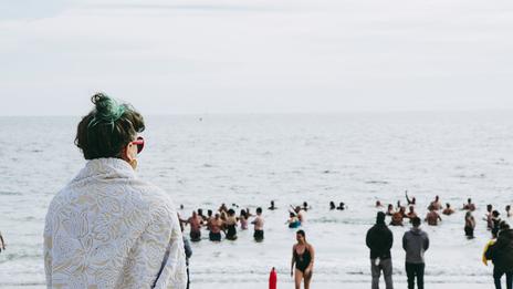 Bains d’hiver : une pratique en plein essor, des risques encore trop souvent minimisés