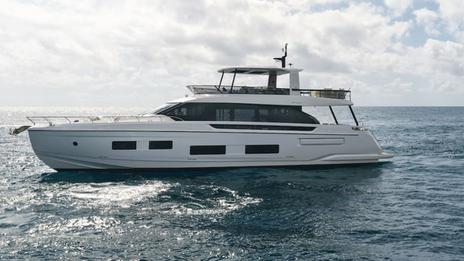 Azimut Fly 82 : design, volumes et vie à bord au cœur du nouveau fleuron Fly