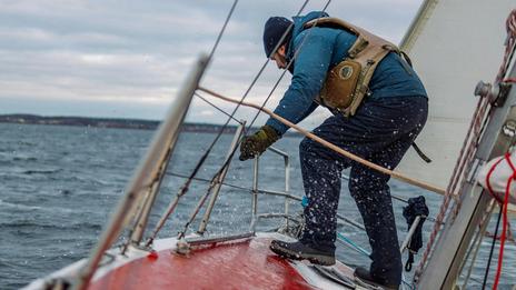 Naviguer sous les hautes latitudes : les clés pour réussir une croisière polaire autonome