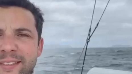 Guirec Soudée aperçoit les Malouines après des jours seul dans l’océan Austral