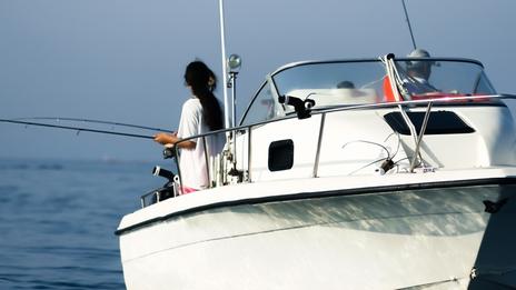 La pêche en France : un loisir en plein essor qui séduit toutes les générations