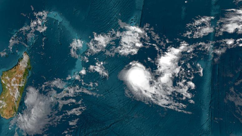 Cyclone Dudzai dans l'océan Indien : va-t-il toucher l'île de la Réunion ?