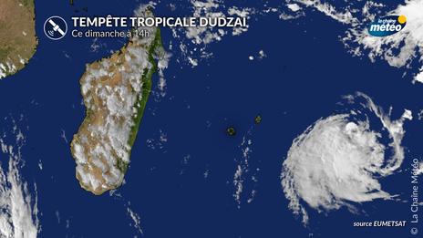 Cyclone Dudzai dans l'océan Indien : il passera au large de La Réunion lundi soir
