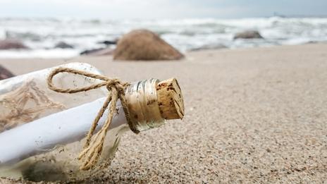 Le saviez-vous ? Des milliers de bouteilles à la mer sont encore retrouvées chaque année