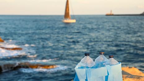 Zéro déchet à bord : dix astuces concrètes pour supprimer le plastique lors d’une croisière
