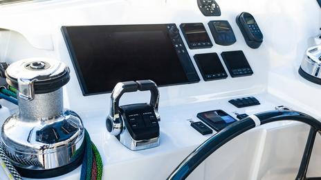 Carte papier, tablette, traceur : survivre à la panne numérique en mer