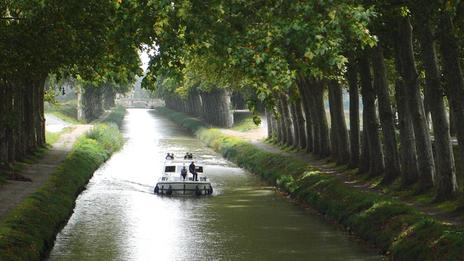 Canaux et rivières d’Europe : le nouveau terrain de jeu des plaisanciers