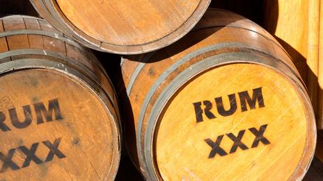 Les boissons traditionnelles des marins : ce que l’on buvait vraiment en mer