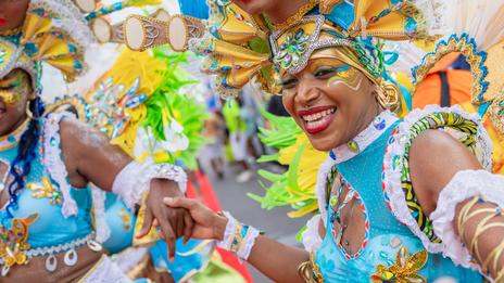 Le Carnaval des Iles de Guadeloupe : entre paillettes, rythmes et tradition