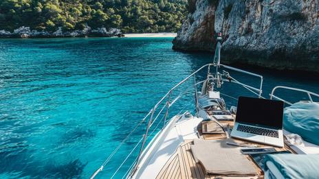 Ocean Nomads : quand l’étrave remplace l’appartement