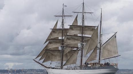 À Caen, le navire polaire Le Français ouvre ses ponts au public avant de quitter le bassin Saint-Pierre