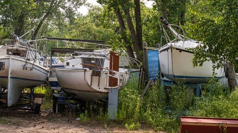 Le côté sombre du nautisme : la fin de l’impunité pour les « bateaux ventouses » ?