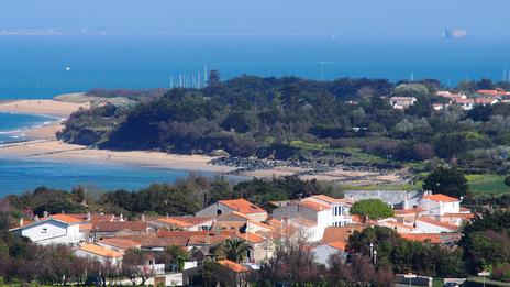 Surtourisme : une île française offre jusqu’à 10 000 € aux propriétaires pour lutter contre la crise du logement