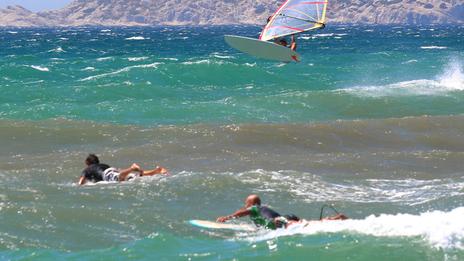 Surf en Méditerranée : où trouver les meilleures vagues de Marseille à Gruissan ?