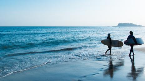Surf au Japon : les meilleurs spots pour dompter les vagues du Pacifique