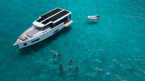 « L’objectif est de proposer un outil hôtelier, simple à exploiter et générateur de valeur » : Jeanneau lance le Sea Loft 480 et entre dans l’hôtellerie