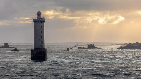 Passage du Fromveur : les secrets pour négocier ce courant mythique en toute sécurité