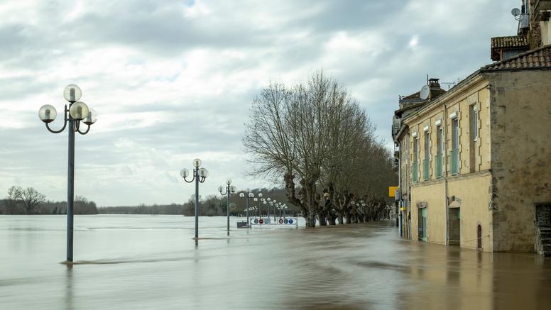 Crues en France : un épisode exceptionnel se poursuit, vigilance maximale autour de Bordeaux