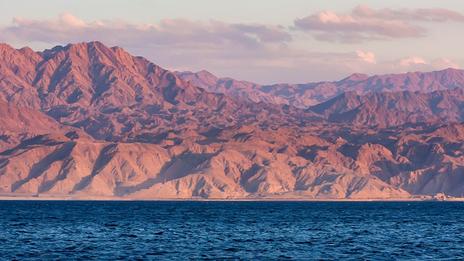 Pourquoi certaines mers portent des noms de couleurs : Mer Rouge, mer Noire, mer Jaune, mer Blanche
