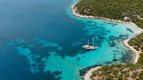 Criques turquoise, vestiges antiques et marinas modernes : la destination méditerranéenne en plein boom touristique