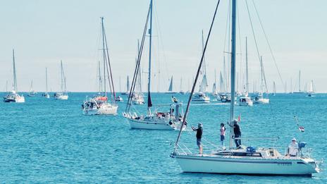 Monocoque, catamaran, voile, moteur : comment choisir son bateau selon son programme ?