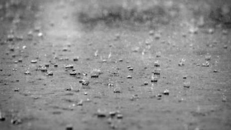 Pluies abondantes au sud-est : jusqu'à 100 mm d'eau d'ici mardi matin