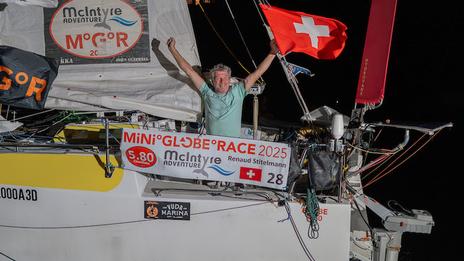 Mini Globe Race 2025-2026 : l’exploit fou de 6 marins autour du monde en voilier de 5,80 m