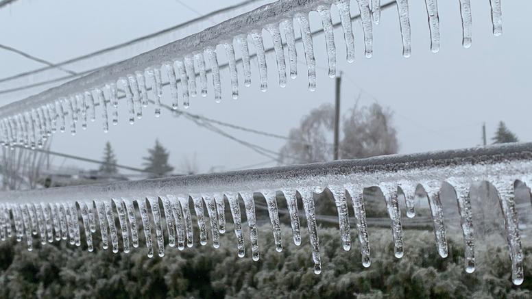 Québec : jusqu'à 16 mm de glace à Montréal, 175 000 pannes de courant