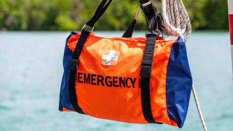 Balise, VHF, satellite, batterie : le sac de survie a changé de visage