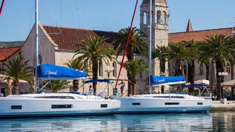 Cet été, partez en croisière en Méditerranée à bord d’un monocoque