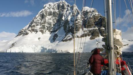 Croisière en haute latitude : comment bien préparer son bateau et son équipage au froid