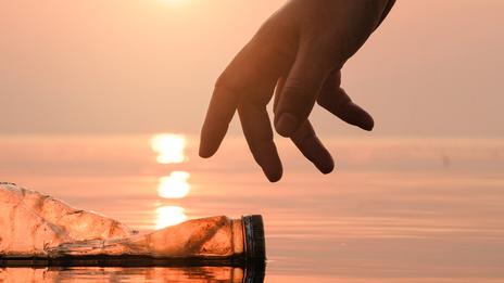 Les marques qui transforment les déchets marins en vêtements