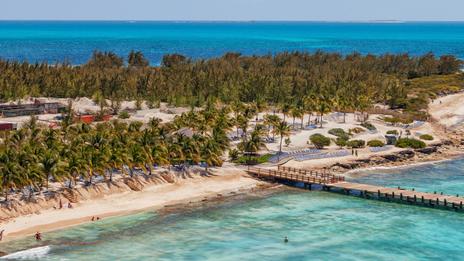 Turks-et-Caïcos et sud des Bahamas : l’itinéraire caribéen entre récifs, îles sauvages et Dean’s Blue Hole