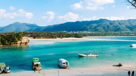 Okinawa et les îles Ryukyu : le Japon tropical entre lagons, plages et aventures nautiques