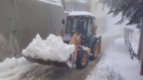 Algérie : fortes chutes de neige et routes coupées autour de Sétif