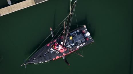 À Lorient, le nouvel IMOCA MACSF touche l’eau et lance l’ère Corentin Horeau