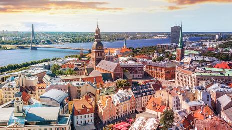 Printemps en Baltique : la Lettonie et le golfe de Riga, une destination nature entre villes élégantes et horizons marins