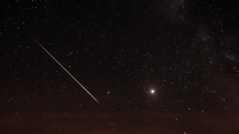 Pluie d'étoiles filantes des Lyrides : pourquoi ce nom et quand l'observer en France ?