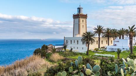 Tanger au printemps : la ville blanche où l’Afrique regarde l’Europe, entre médina, grand large et art de vivre