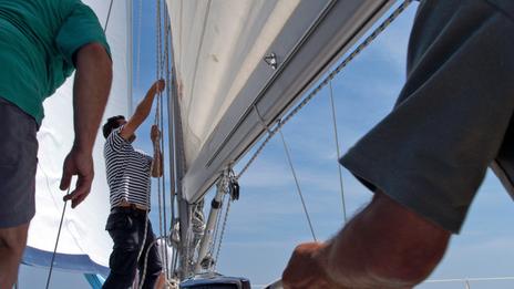 Équipiers à bord : les règles pour partir en sécurité et rentrer en bons termes