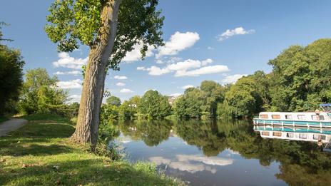 Tourisme fluvial en France : 2025 confirme la reprise, l’électrification transforme déjà les quais