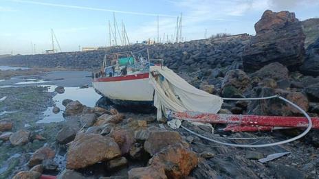 Vendée : un voilier s’échoue à l’entrée de Port Bourgenay, un couple et ses 2 chiens secourus dans la nuit