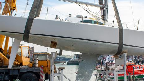 La fin annoncée du polyester : mythe industriel ou révolution silencieuse dans les chantiers navals ?