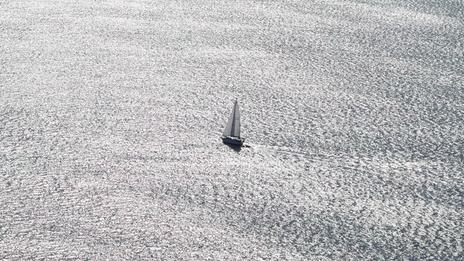 L’appel du large en solitaire : quand l’horizon ne se partage plus…