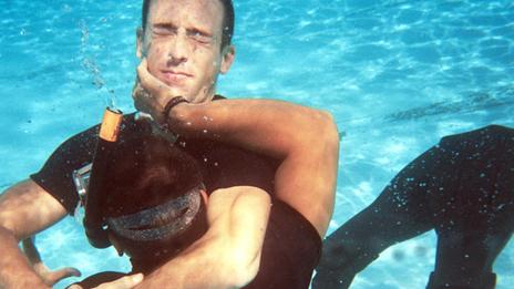 Lutte subaquatique : ce sport méconnu où l’affrontement se joue sous l’eau