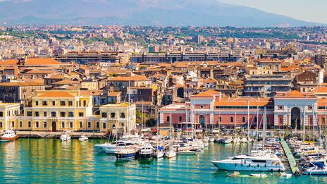 Catane au printemps, entre Etna, marchés animés et premières baignades sur la côte ionienne